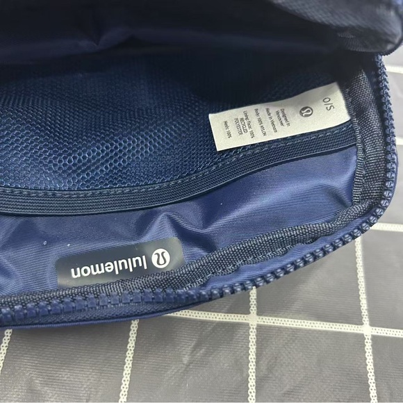 lululemon athletica Dark Blue Toiletry Bag - Picture 5 of 5